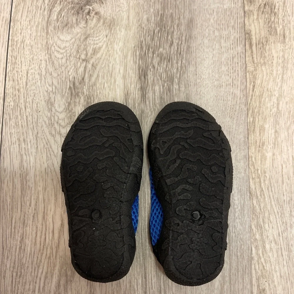 Pacific Wave Boys Black And Blue 5-6 Small Water Shoes